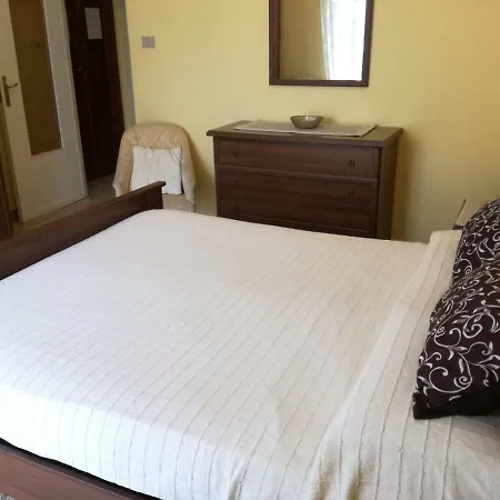 Διαμέρισμα Flowered House With Garden