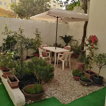 Flowered House With Garden Apartment