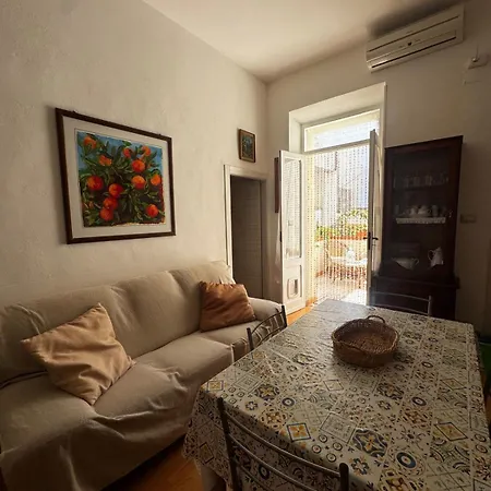 Flowered House With Garden Apartment Alghero