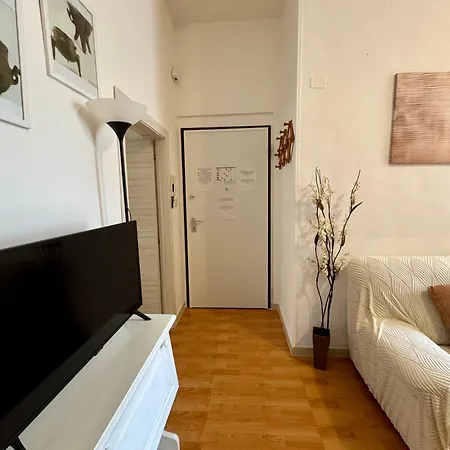 Flowered House With Garden Apartament *