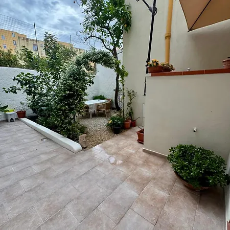 Flowered House With Garden Apartament *