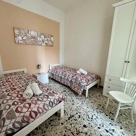 Flowered House With Garden Apartman