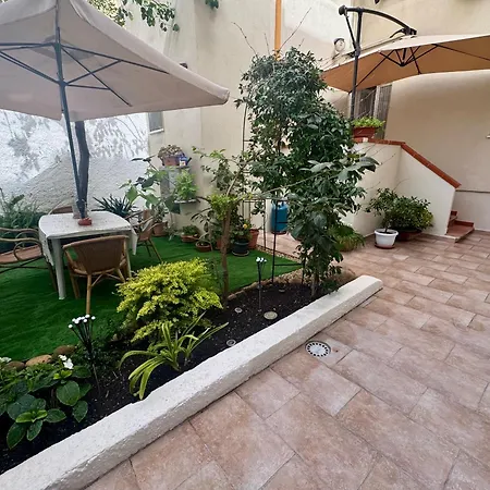 Flowered House With Garden Alghero