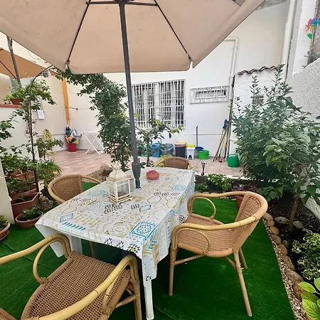 Apartmán Flowered House With Garden *