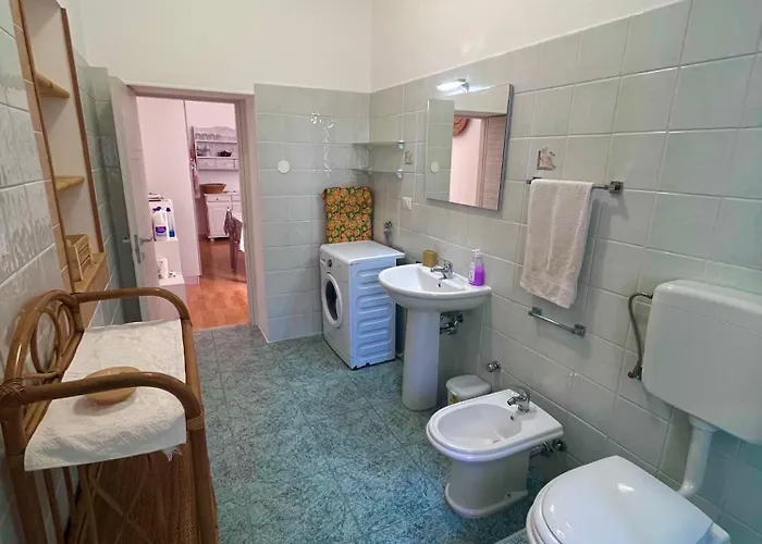 Daire Flowered House With Garden