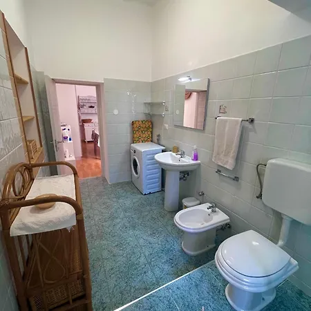 아파트 Flowered House With Garden