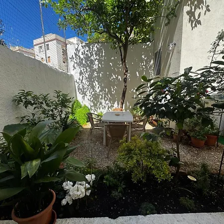 Flowered House With Garden 아파트 알게로